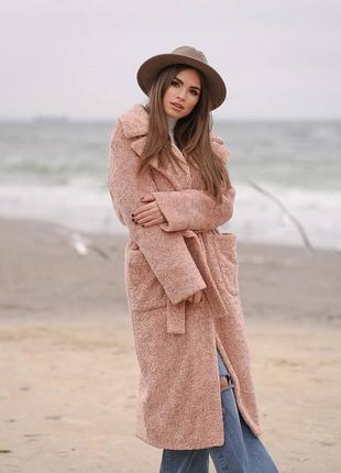 Теплое зимние пальто каракуль пудровое