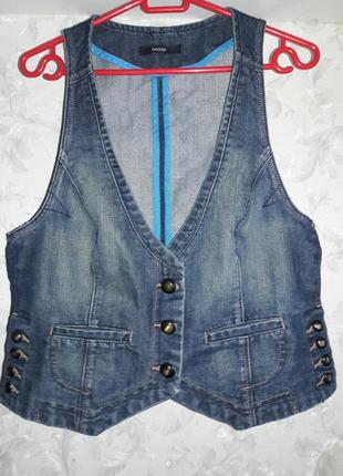 Гарна і стильна джинсова жилетка