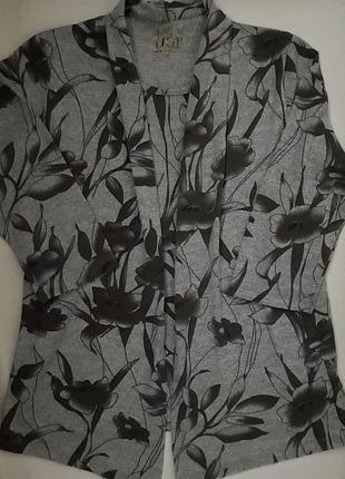 Шикарная трикотажная кофта в цветочный принт рукав 3/4 бренда tigi