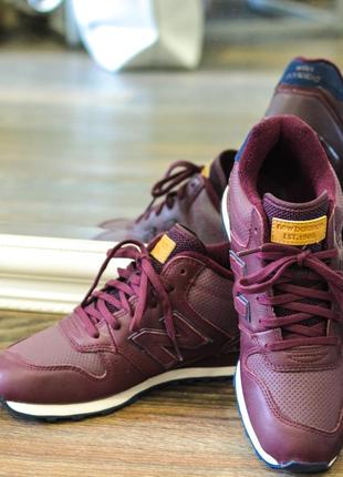 Класичні жіночі кросівки new balance