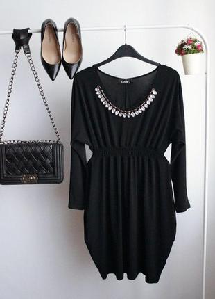 Шикарное черное платье с камнями