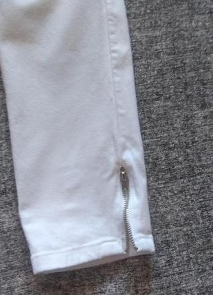 Білі стрейчеві  джинси скінні /розмір 14.6 фото