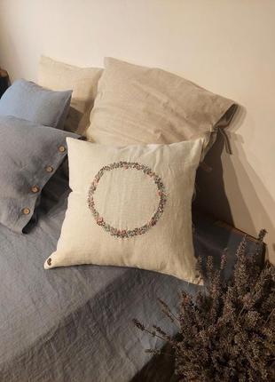 Декоративна наволочка з вишивкою ручної роботи “український віночок” natural 50х50 см1 фото