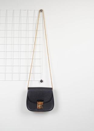 Accessorize чорна маленька сумка з довгим ремінцем ланцюжком, сумка крос боді2 фото