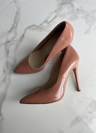 Шикарні туфлі-човники персикового кольору на шпильці2 фото