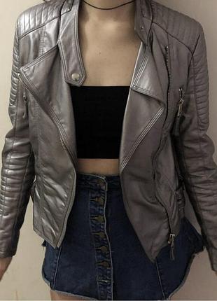 Срібна (перламутрова) шкіряна куртка