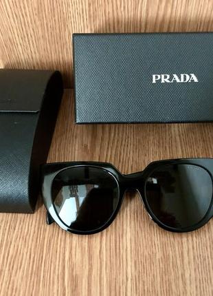 Сонцезахисні окуляри prada