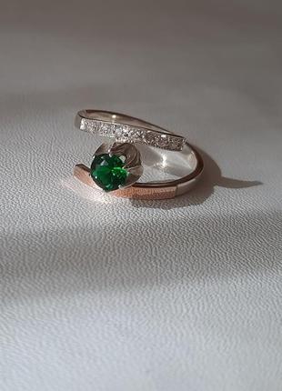 🫧 17.5 размер кольцо серебро с золотом изумруд зелёный1 фото