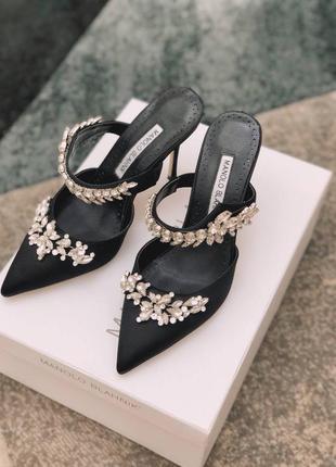 Женские черные атласные туфли manolo blahnik lurum лодочки маноло бланик лурум на каблуке 10 см кожа7 фото