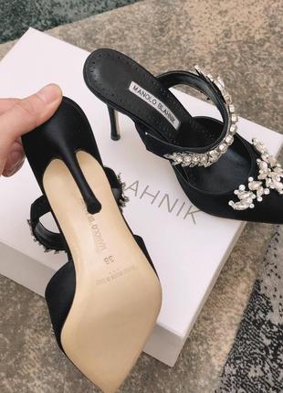 Женские черные атласные туфли manolo blahnik lurum лодочки маноло бланик лурум на каблуке 10 см кожа8 фото