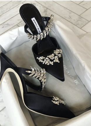 Женские черные атласные туфли manolo blahnik lurum лодочки маноло бланик лурум на каблуке 10 см кожа2 фото