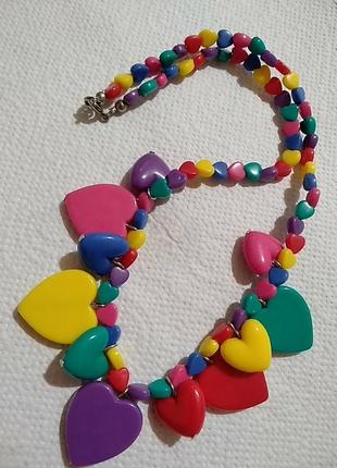 Детское разноцветное колье из сердечек . длина 42 см.