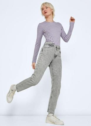 Стильные черно-серые мом джинсы mom jeans bershka