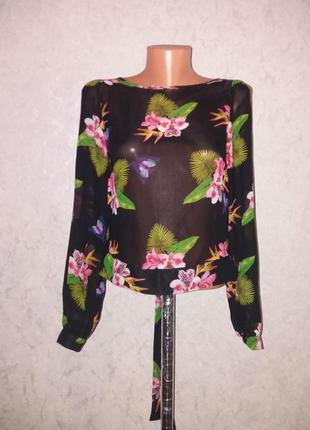 Яркая шифоновая блузка в цветы1 фото