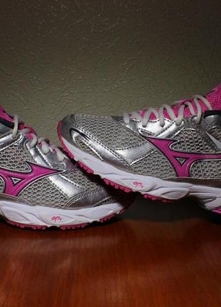mizuno wave ovation