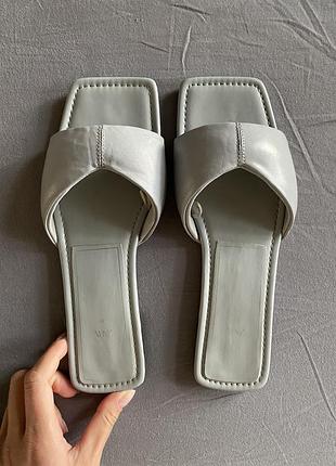 Шльопанці zara