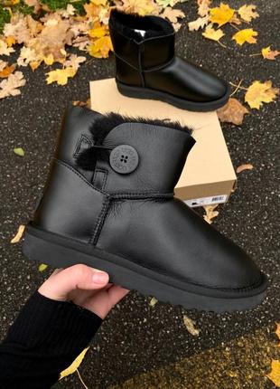 Женские кожаные угги на овчине ugg