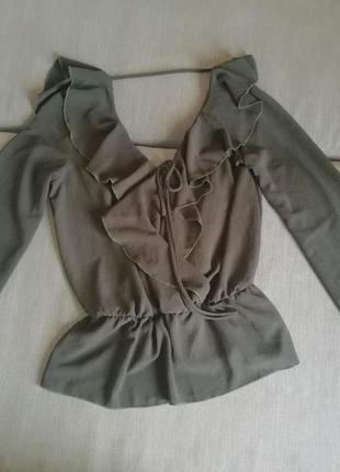Стильна блузка з сексі вирізом на спині
