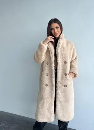 F 43 шубка вільного крою з бічними кишенями, яка застібається на ґудзиках. на шовковій підкладці. ро