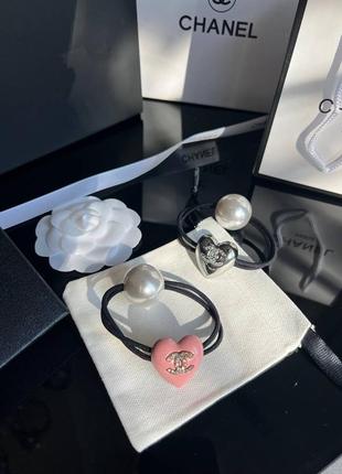 Брендова резинка з перлиною та рожевим серцем, логотип з цирконами, люкс якість!