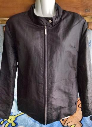 Чорна куртка-вітровка 46-48р