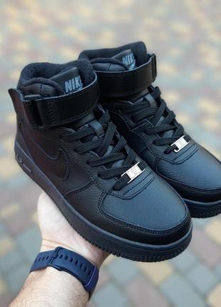 Крутые женские зимние высокие кроссовки nike air force 1 ' 82 чёрные термо на флисе9 фото