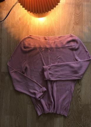 Базовый свитер с красивым вырезом