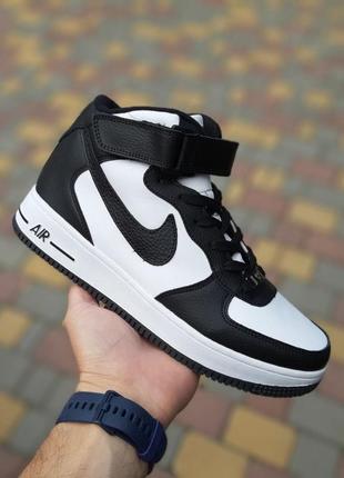 Прекрасные женские зимние высокие кроссовки nike air force 1 ' 82 чёрно-белые термо на флисе