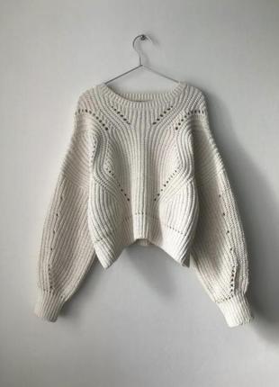 М‘який об‘ємний білий светр