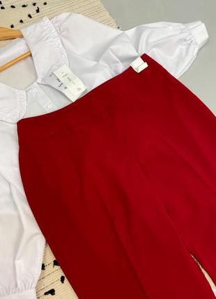 Женские классические брюки petite бордового цвета с разрезами6 фото