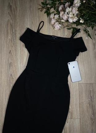 Чорна сукня з бретелями3 фото