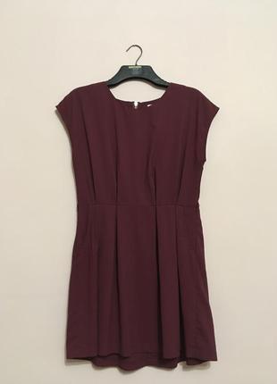 Сукня темного бордового кольору