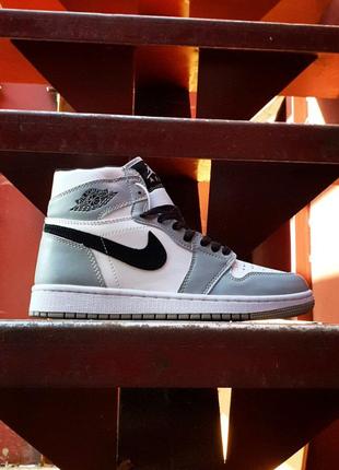 Кросівки nike air jordan 1 high retro
light grey white3 фото