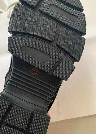 Стильные кроссовки в стиле  gucci черного цвета с серебряным лого gg в наличии4 фото