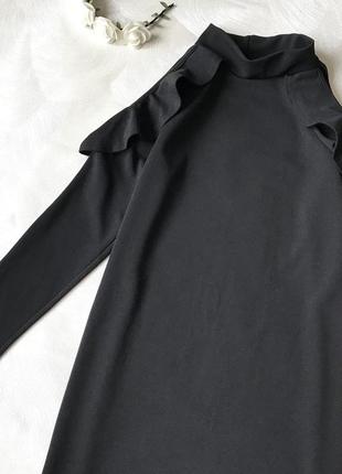 Чорна сукня з вирізами на плечах вільна прямий крій2 фото