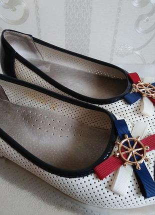 Чарівні туфельки в морському стилі