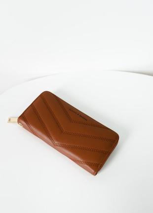 Жіночий коричневий гаманець