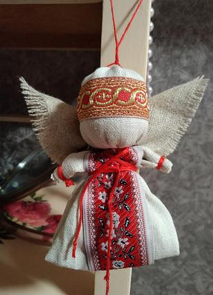 Оберег - янгол. зроблен з наткральної тканини.