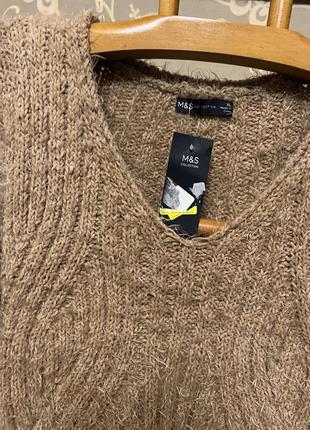 Очень красивый и стильный пушистый свитер 22-23.