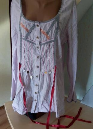 Свободная блуза в стиле бохо с кружевом и вышивкой