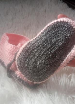 Тепленькі в'язані черевички для дівчинки. стан - стан новий2 фото