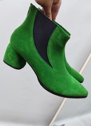 Ботинки ботильоны на низком каблуке замшевые зелёные цвет на выбор4 фото