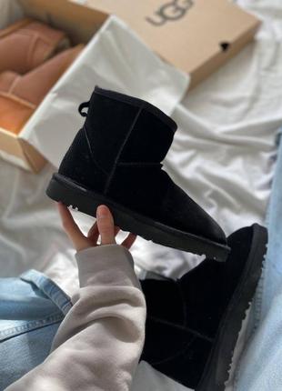 Жіночі уггі ugg mini classic black з хутром зима ❄ женские угги с мехом натуральная замша чёрные низкие