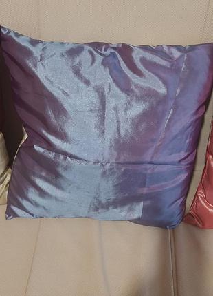 Диванные подушки в ярких наволочках6 фото