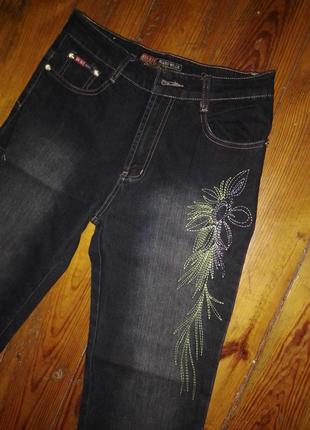Жіночі прямі джинси з вишивкою розпродаж4 фото