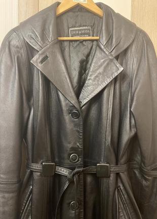 Шкіряний плащ.