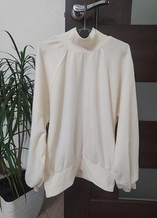 Светр молочний