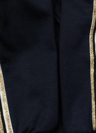 Красивый костюм с золотистыми лампасами на девочку 9-10 лет7 фото
