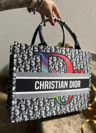 Яскрава сумка шоппер d i o r