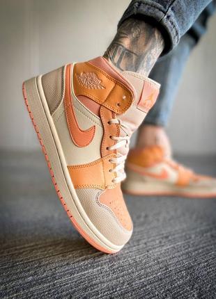 Чоловічі кросівки nike air jordan 1 retro apricot orange